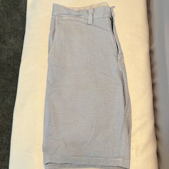 Men’s Old Navy Shorts size 30 light blue - Picture 5 of 5